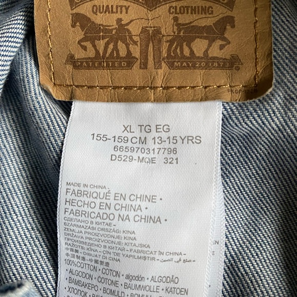 Levi’s Denim Jacket - Picture 6 of 7